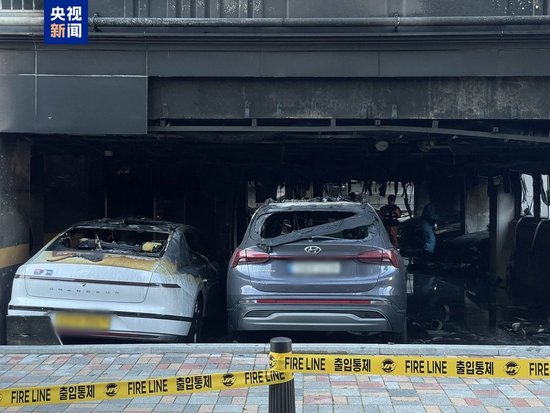 韩国首尔一公寓楼起火 50人因吸入浓烟送医