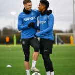 备战强敌！切尔西晒照帕尔默回归，在训练场与埃斯特旺相谈甚欢