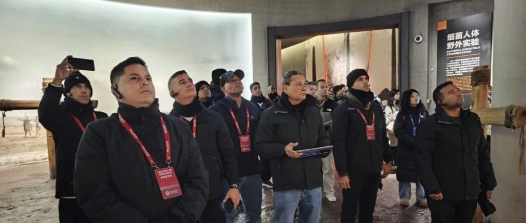 “黑盒”证言:无声的控诉——外军学员参观侵华日军第七三一部队罪证陈列馆