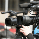 短剧演员拍被殴打戏遭遇真打，眼睛被打肿，本人晒照回应