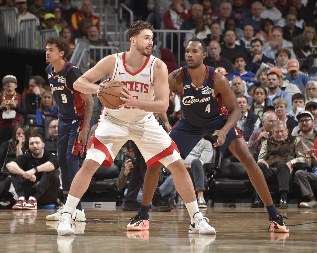 乌度卡：申京可不管面前是不是DPOY 我们认为他每场比赛都有优势