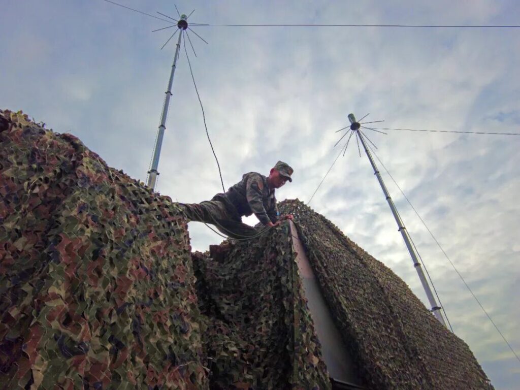 防空警报骤然响起，这场演练拉开战幕……