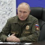 普京身着戎装视察：必须“无条件实现”特别军事行动目标