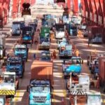 【学习贯彻四中全会精神·一线见闻】“钢铁驼队”驰新程