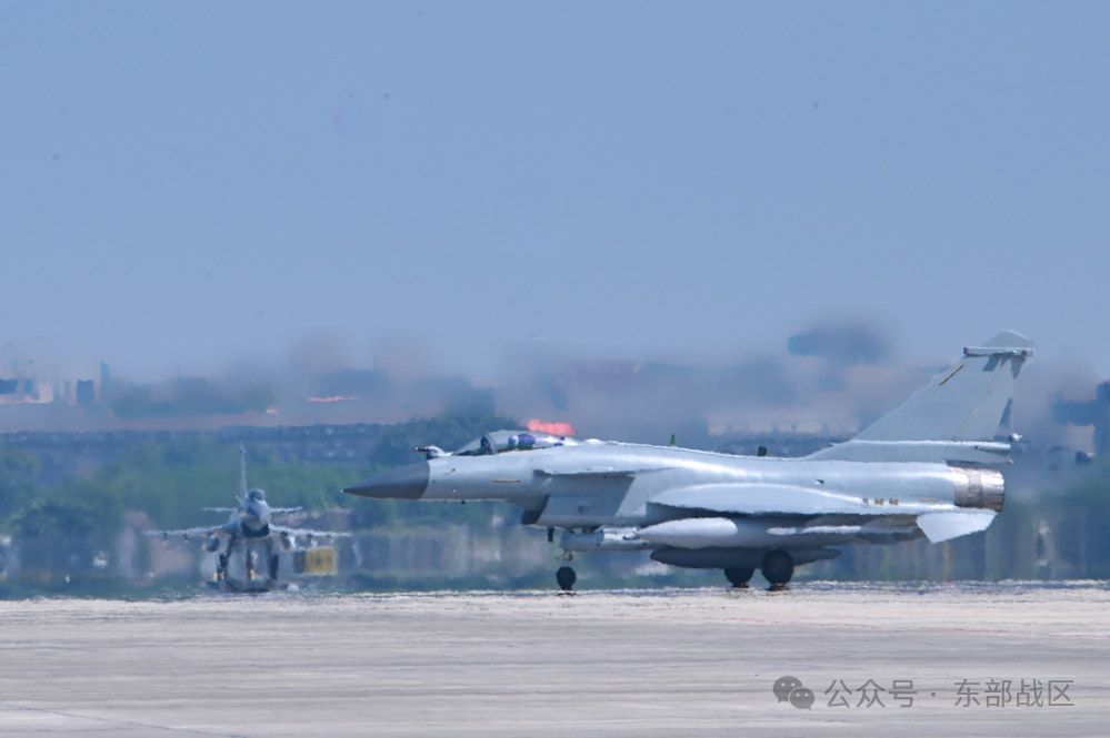 “计时，起飞！” 云端之上飞行员锤炼实战能力