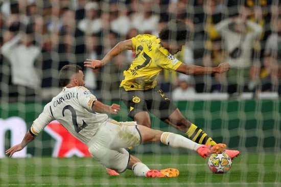 记者：国米几乎不可能在冬窗引进阿德耶米，费用高且已有4名前锋