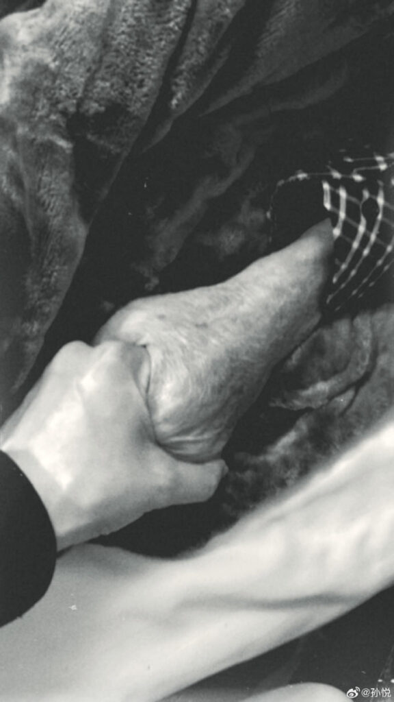 歌手孙悦因家人去世，取消演出，曾为照顾儿子淡出乐坛