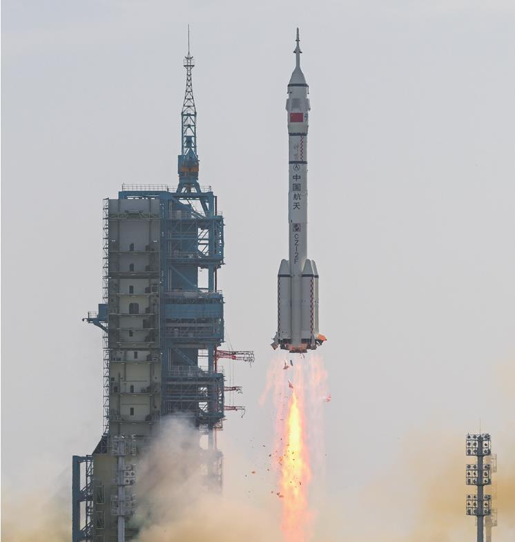 神舟二十二号飞船载货飞赴中国空间站