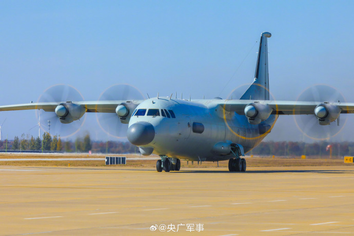 酷！海军航空兵预警指挥训练画面好燃