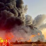 美国得州一退役发电厂发生大火 浓烟弥漫多地