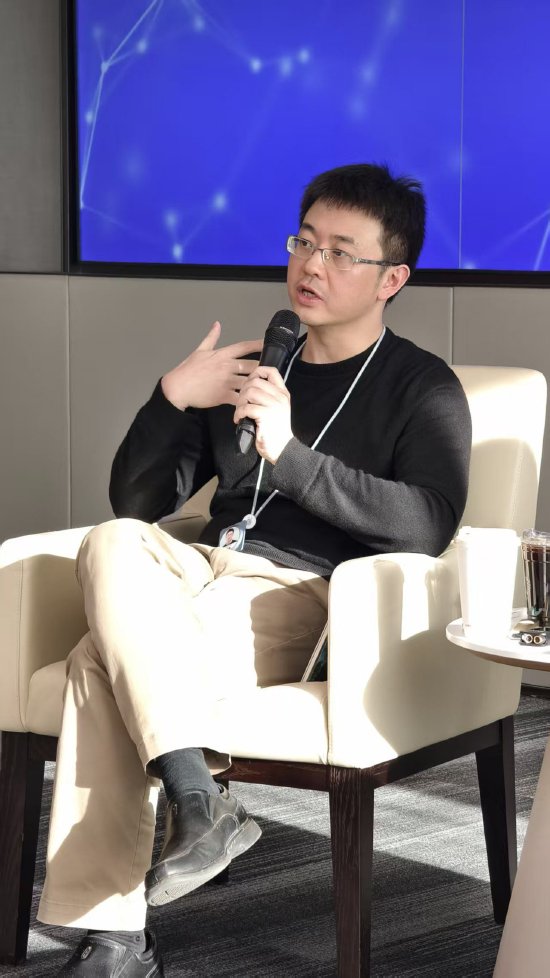 蚂蚁集团灵光App负责人蔡伟：现在还没有到大模型的iPhone 4时刻