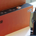 “赛博悬梁刺股”“牛马自购鞭子”，电子咖啡手环遭网友吐槽，医生提醒：这些人要高度警惕