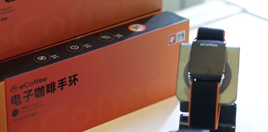 “赛博悬梁刺股”“牛马自购鞭子”,电子咖啡手环遭网友吐槽,医生提醒:这些人要高度警惕