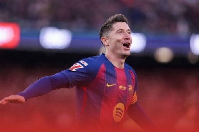 巴萨回归诺坎普首战4-0轻取毕巴 莱万、费尔明破门 费兰双响