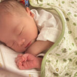 新生儿第一抱，有多重要？医生没说，爸妈也要清楚