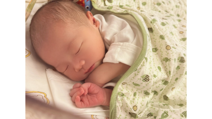 新生儿第一抱，有多重要？医生没说，爸妈也要清楚