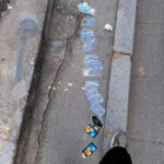 路人偶遇不明物品,疑为贵重财物