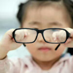 医生为625度远视儿童开看手机处方，详解高度远视矫正方案