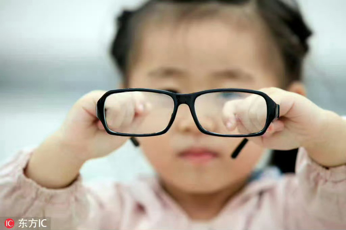 医生为625度远视儿童开看手机处方，详解高度远视矫正方案