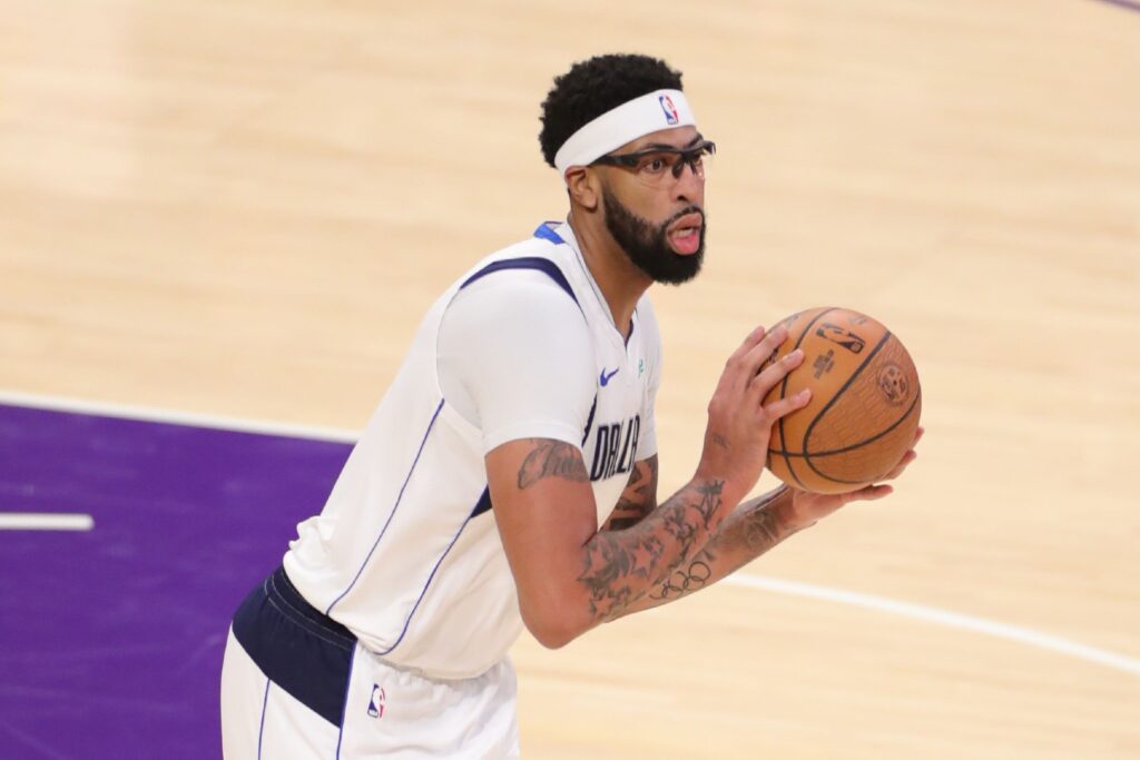 独行侠背靠背迎战火箭 浓眉&弗拉格可以打 克莱小概率出战