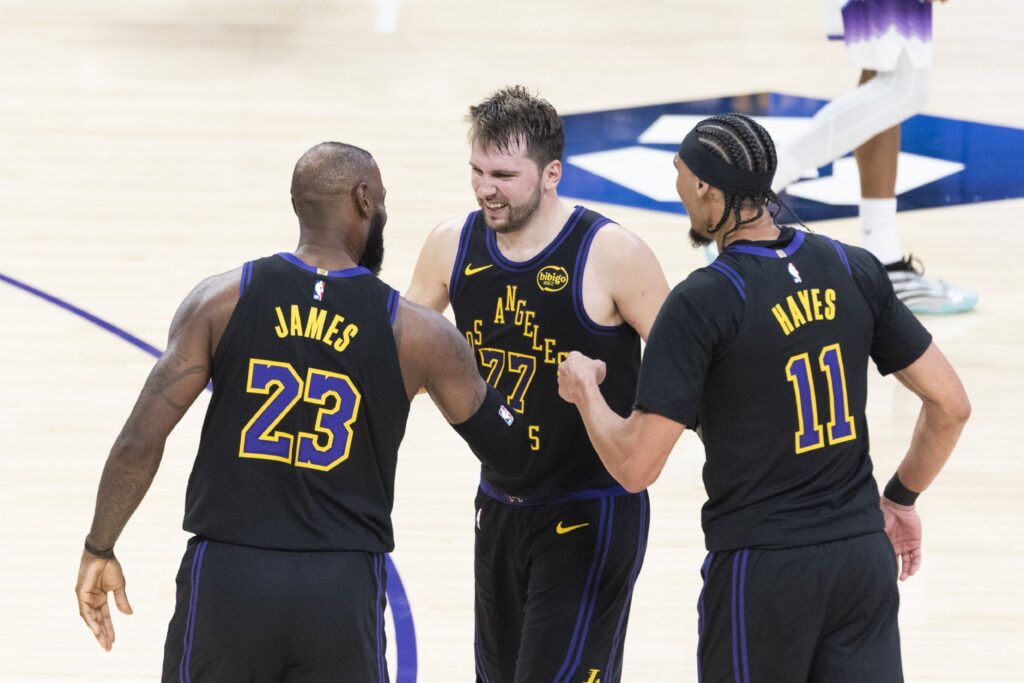 湖记:湖人的上限和掘金、火箭是一个级别的 但是下限更低