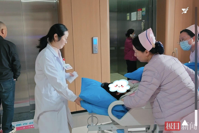 21岁孕妈腹痛产检，实际宫口全开分娩在即！医护“一路狂奔”，10分钟完成急产守护