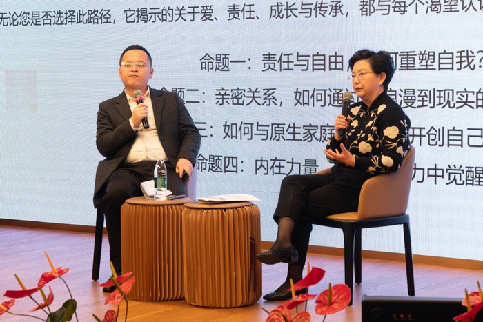 关于成为父亲母亲,这两本书呈现更完整的“父母身份”