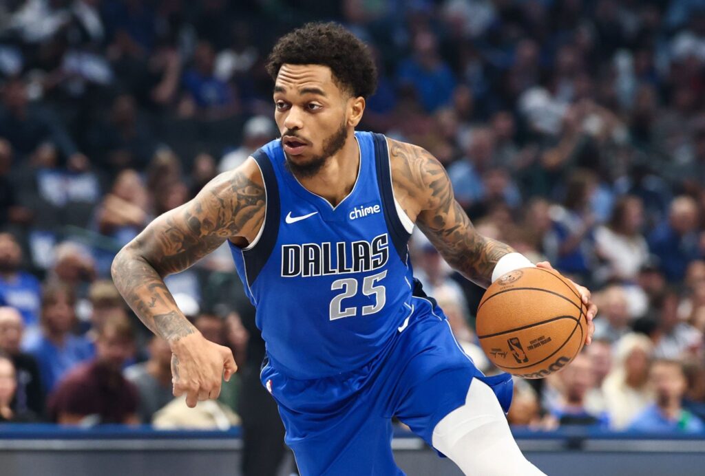 PJ·华盛顿谈打中锋得20分:队友们的传球太好了 让我能轻松出手