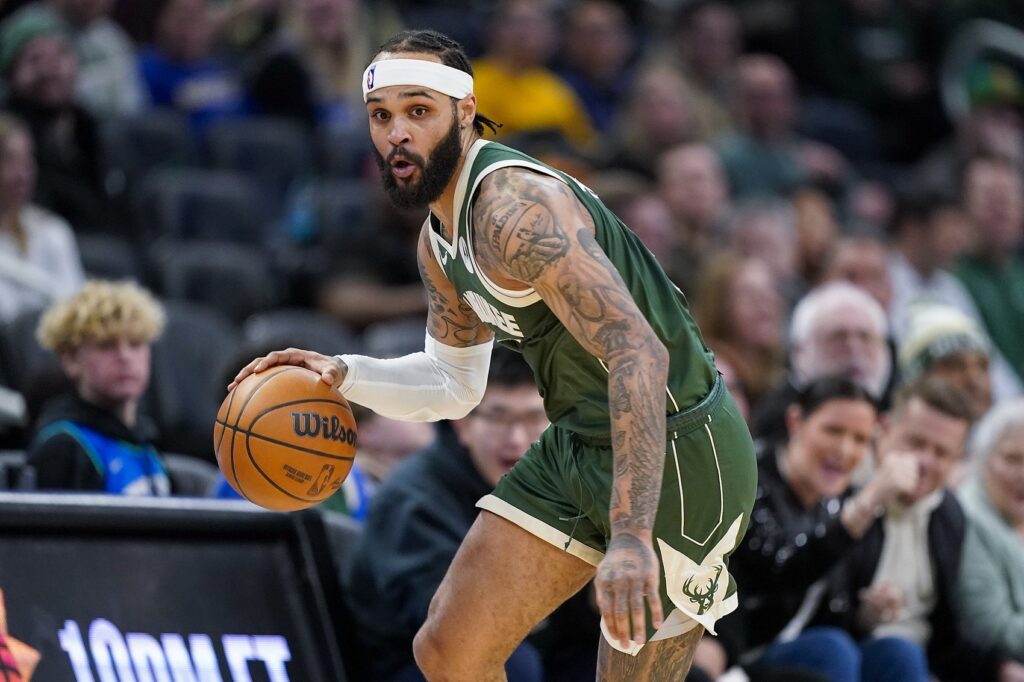 9记三分平生涯纪录!特伦特出战37分钟21中12空砍全场最高36分!