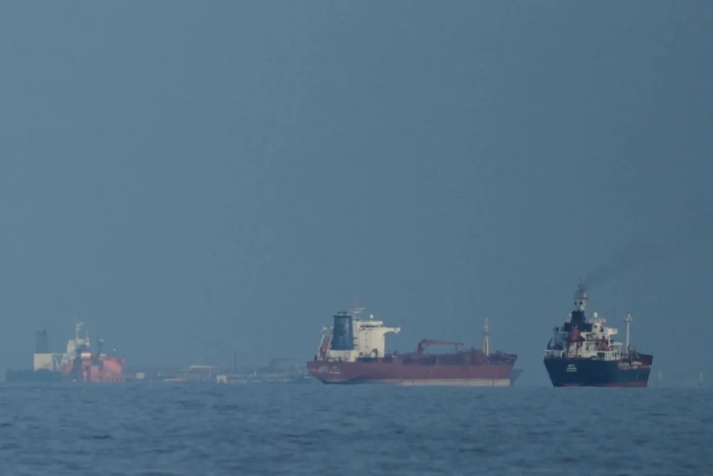 陈冰:特朗普陷入“越战时刻”,中国会护航霍尔木兹海峡吗?