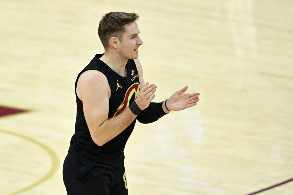 阿特金森：哈登和梅里尔化学反应建立得非常快 场上沟通做得很好