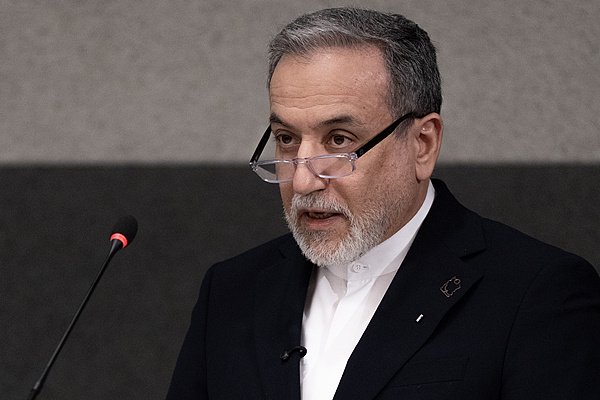 伊朗外长:以色列必须停止袭击黎巴嫩