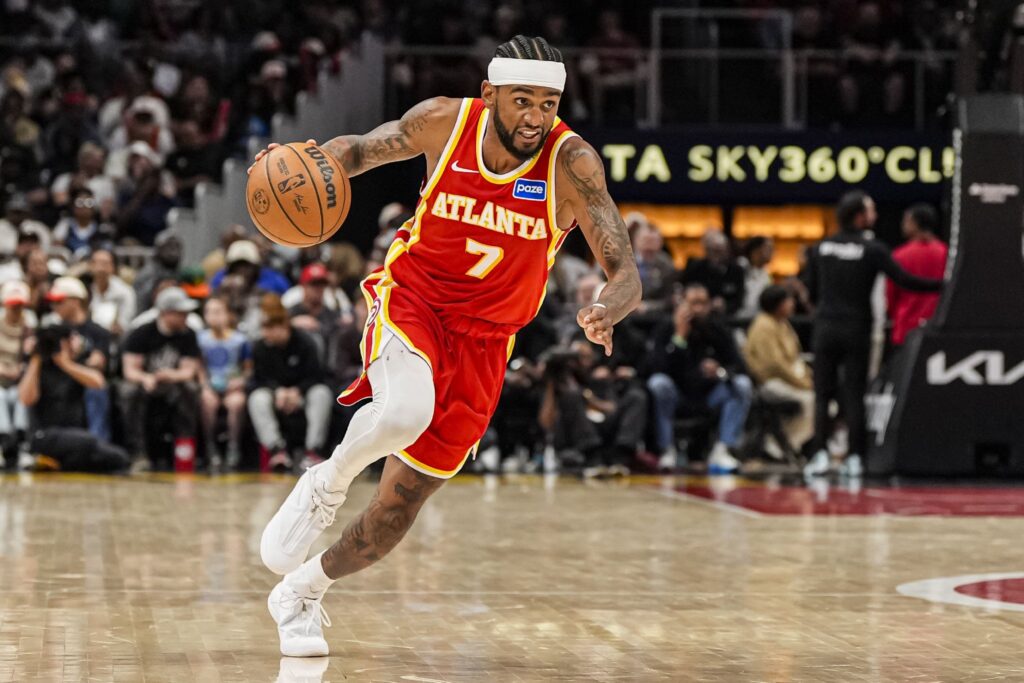 火力全开!亚历山大-沃克半场9中7拿20分 三分4中3